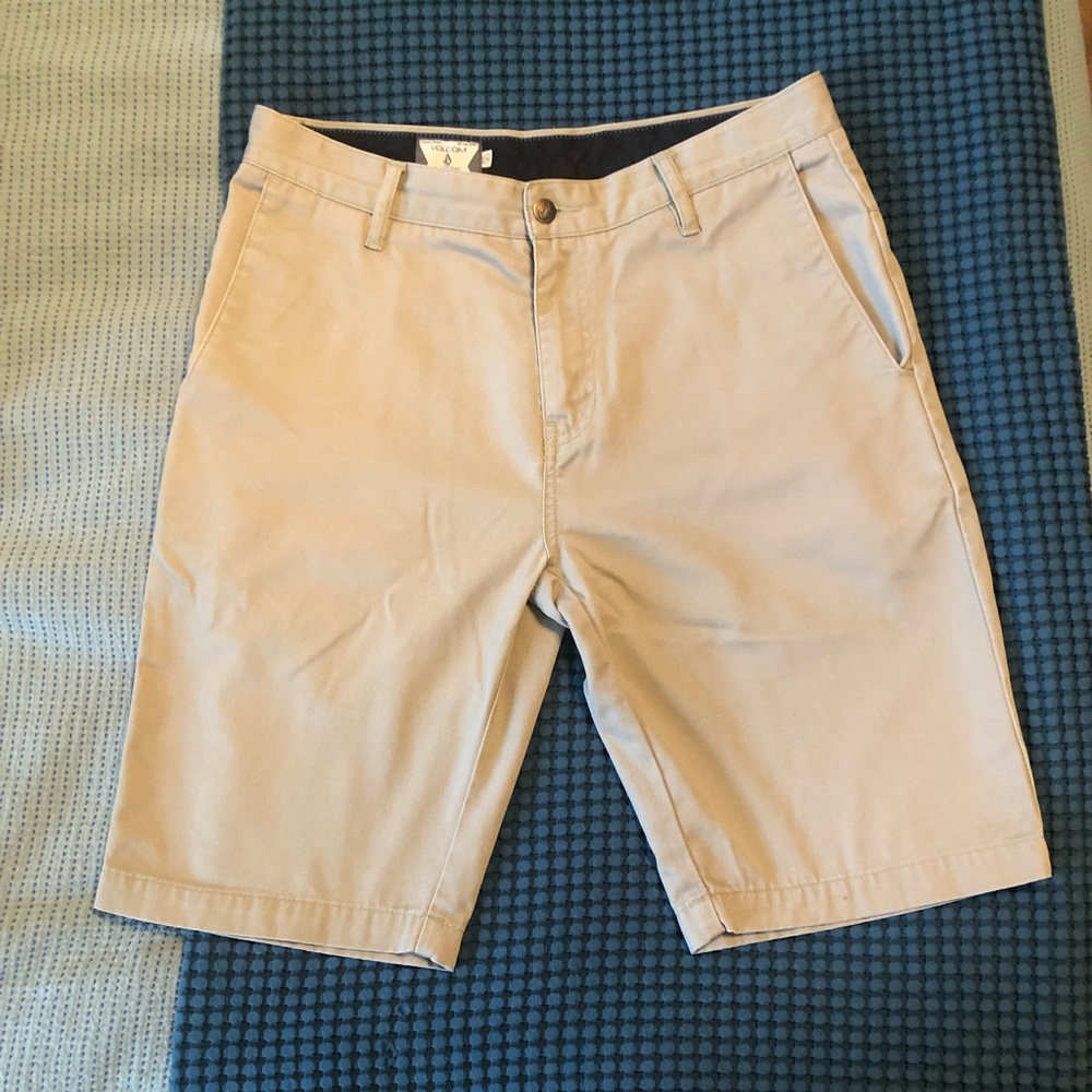 EUC Men’s Slim Fit Volcom Shorts
